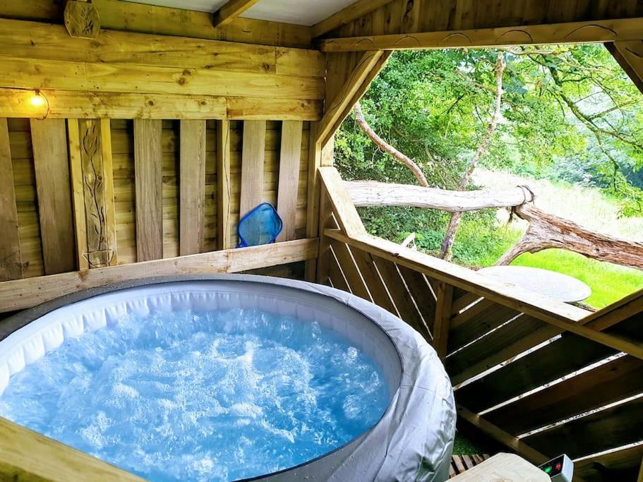 The Bothy Near Tenby, Big Projector Screen, Four-Poster Bed, On-Site Hot Tub Access Via Spa Pack, Breakfast Kültér fotó