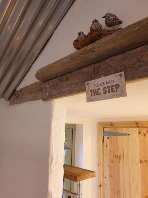 The Bothy Near Tenby, Big Projector Screen, Four-Poster Bed, On-Site Hot Tub Access Via Spa Pack, Breakfast Kültér fotó